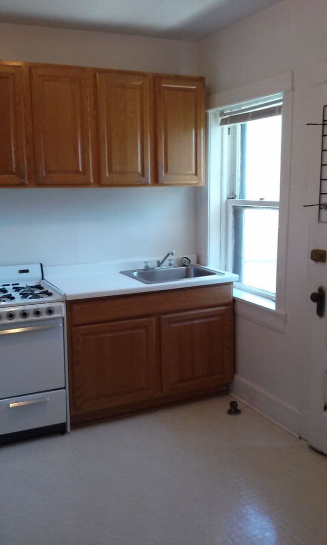 Milwaukee Apartment: 2577-79-81 N Stowell Ave