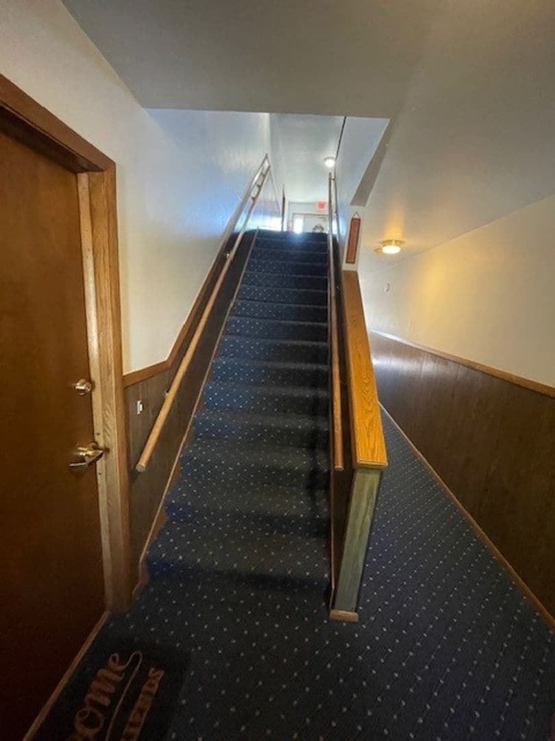 New Holstein Apartment: 1700 Jackson St