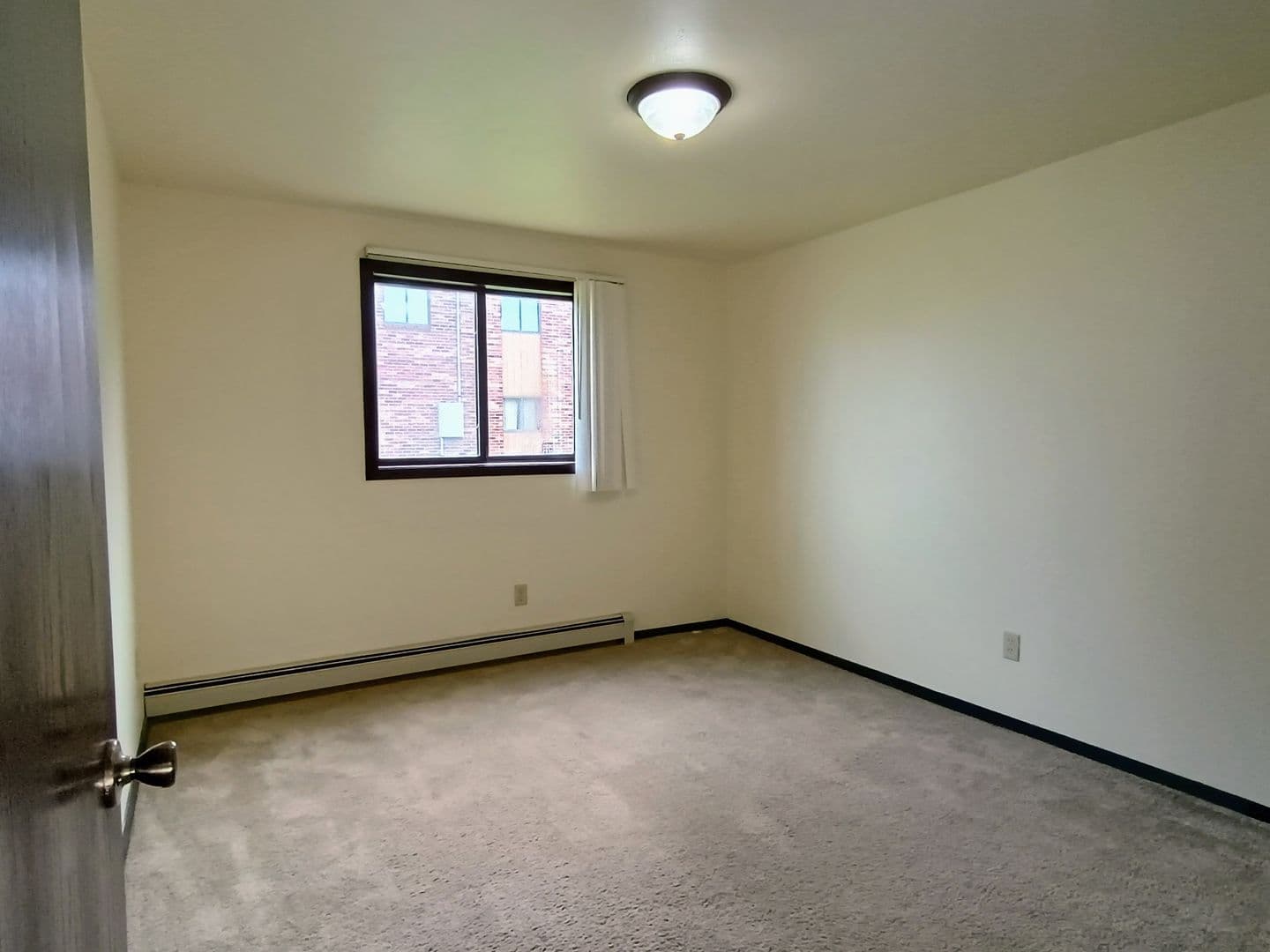 Green Bay Apartment: 1398 Kingston Terrace