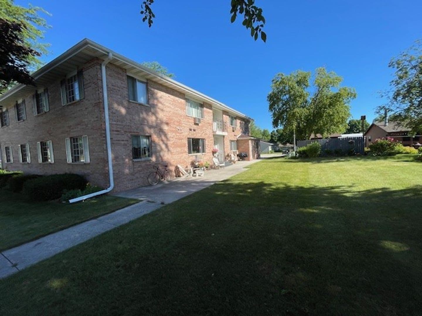 New Holstein Apartment: 1700 Jackson St