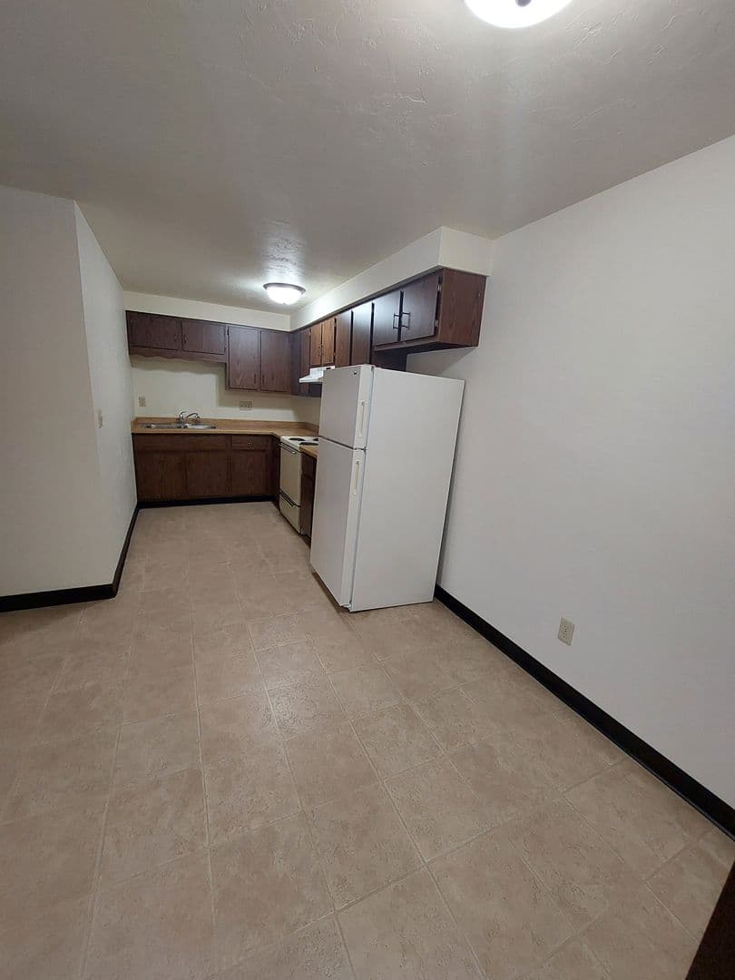 Green Bay Apartment: 1398 Kingston Terrace