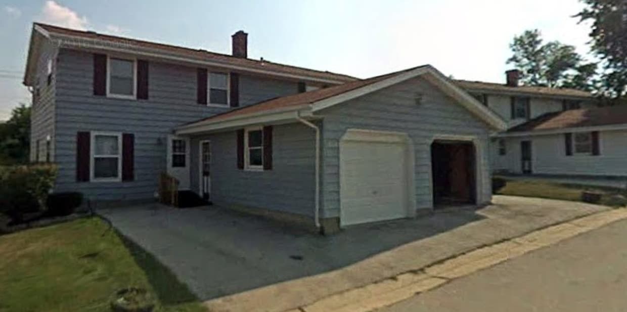 Brookfield Apartment: 1345 Dover Place