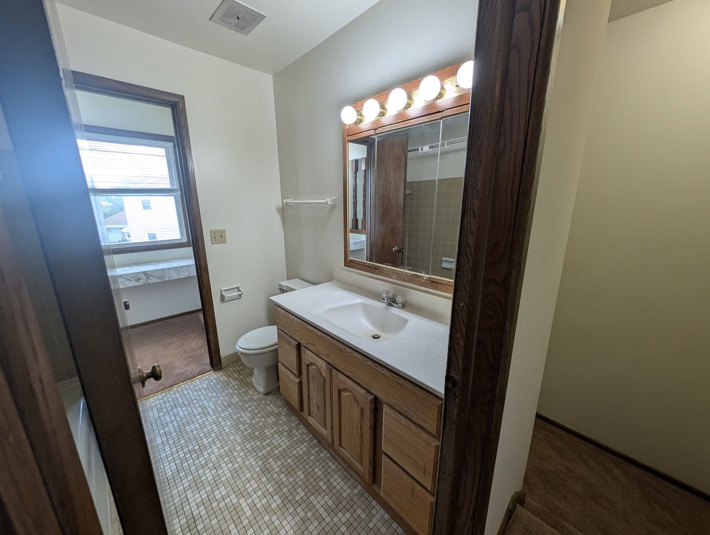 Brookfield Apartment: 1345 Dover Place