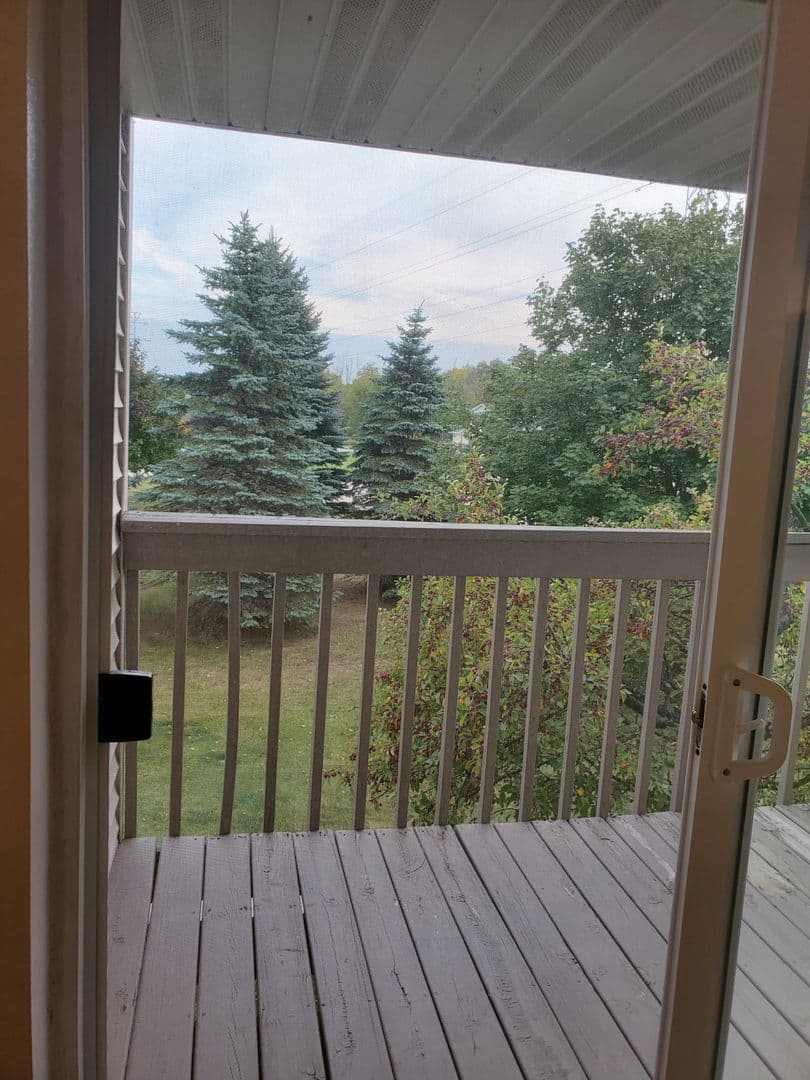 Plymouth Apartment: 225 S River Blvd