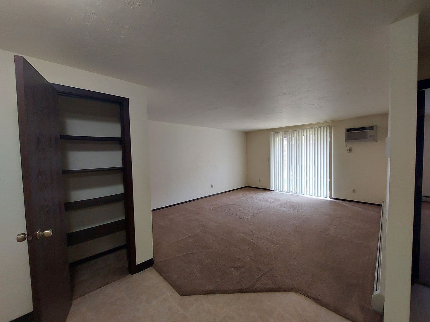 Green Bay Apartment: 1398 Kingston Terrace