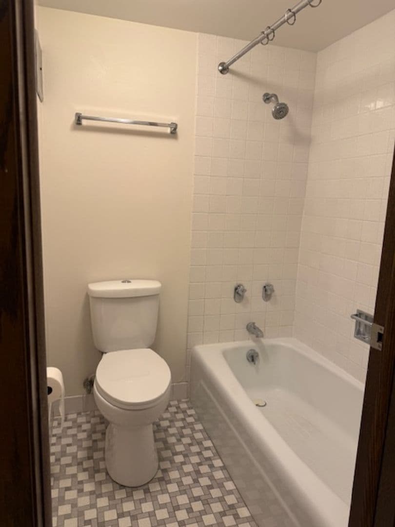 New Holstein Apartment: 2129 Randolph Ave
