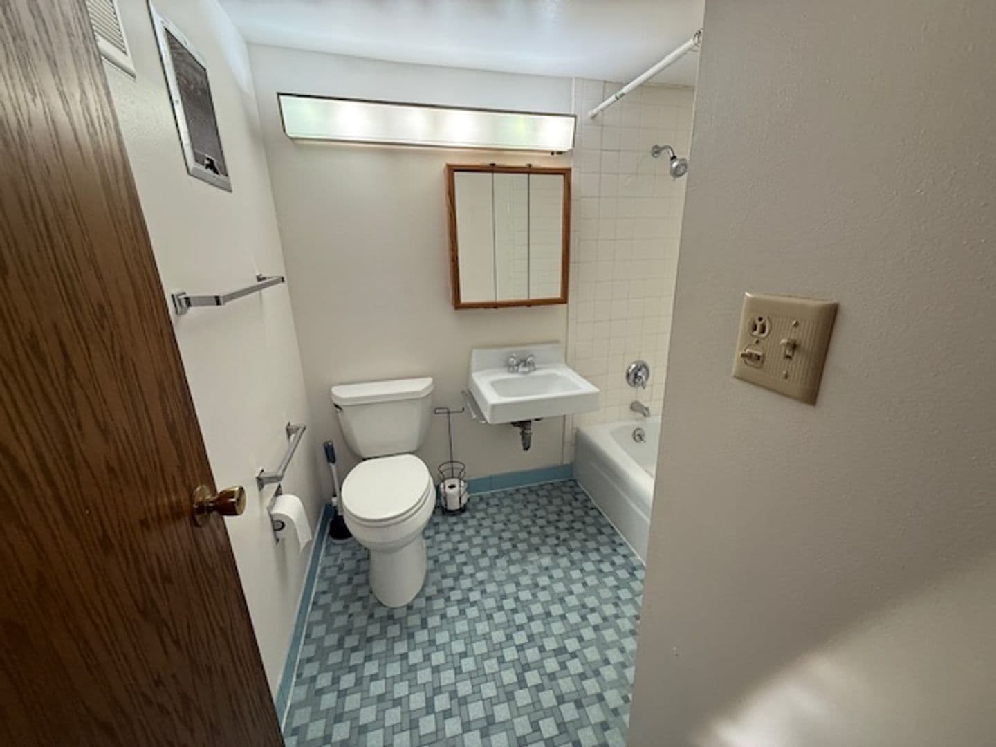 New Holstein Apartment: 2129 Randolph Ave