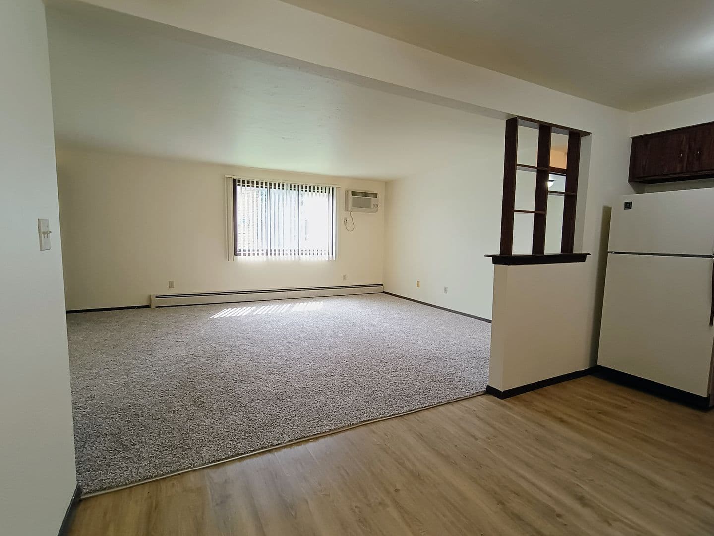Green Bay Apartment: 1398 Kingston Terrace
