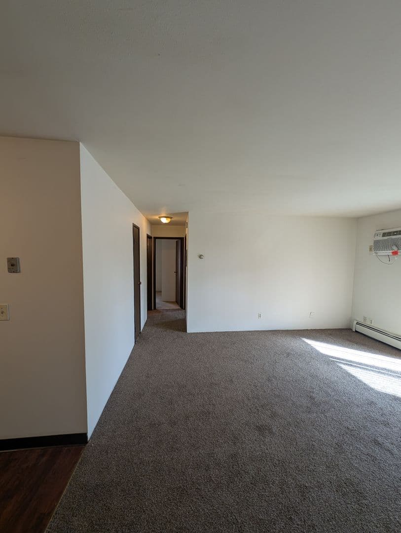 Appleton Apartment: 209 Royal Ct