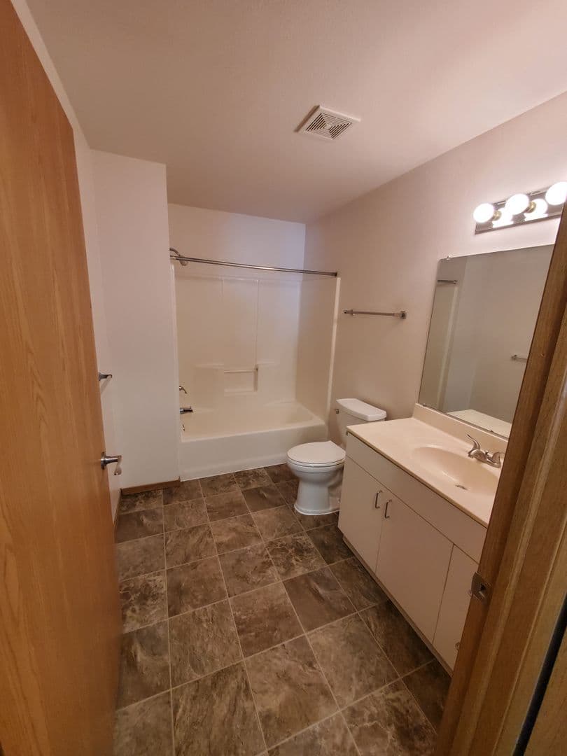 Plymouth Apartment: 225 S River Blvd
