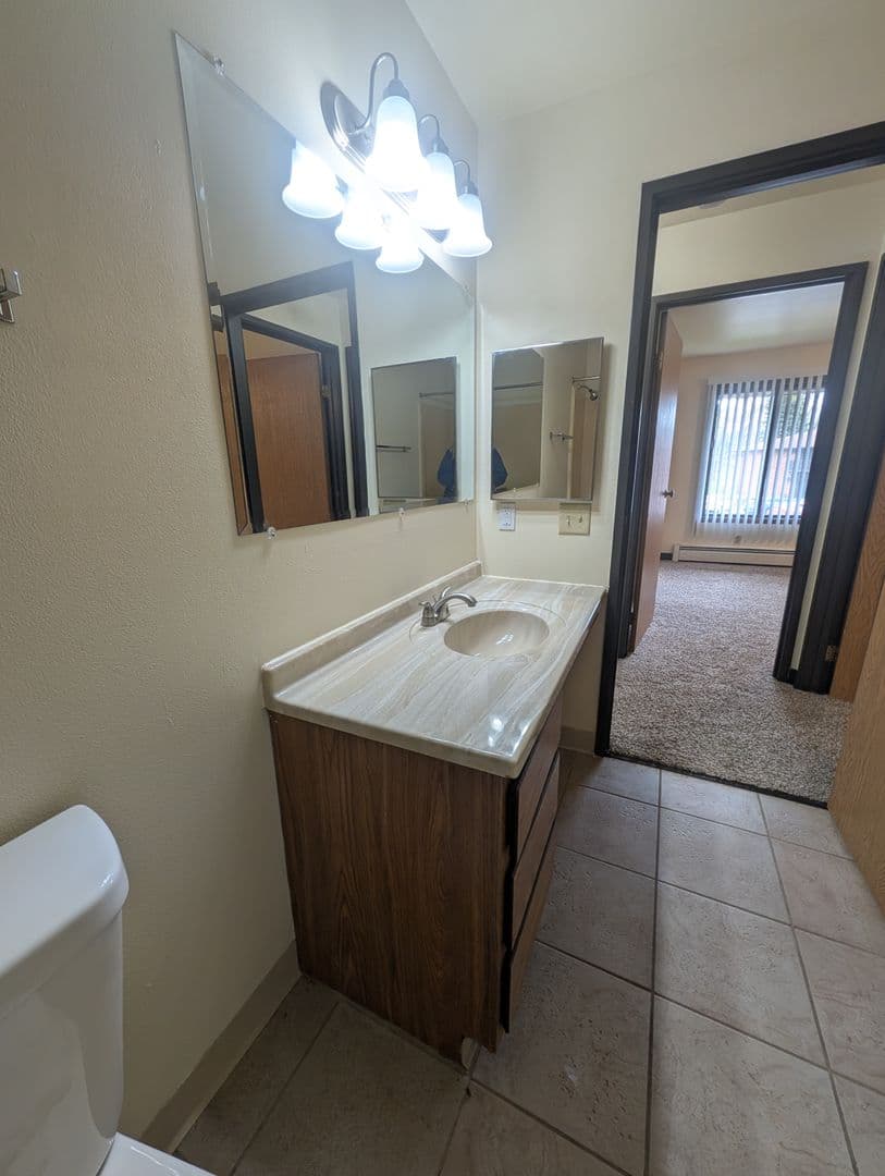 Appleton Apartment: 1201 East Gunn St # 5