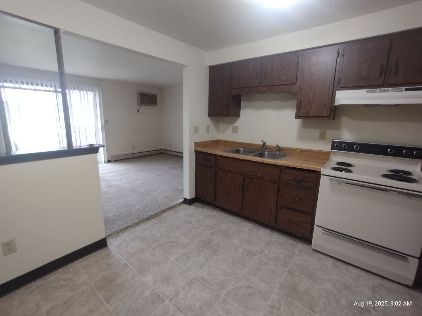 Green Bay Apartment: 1398 Kingston Terrace