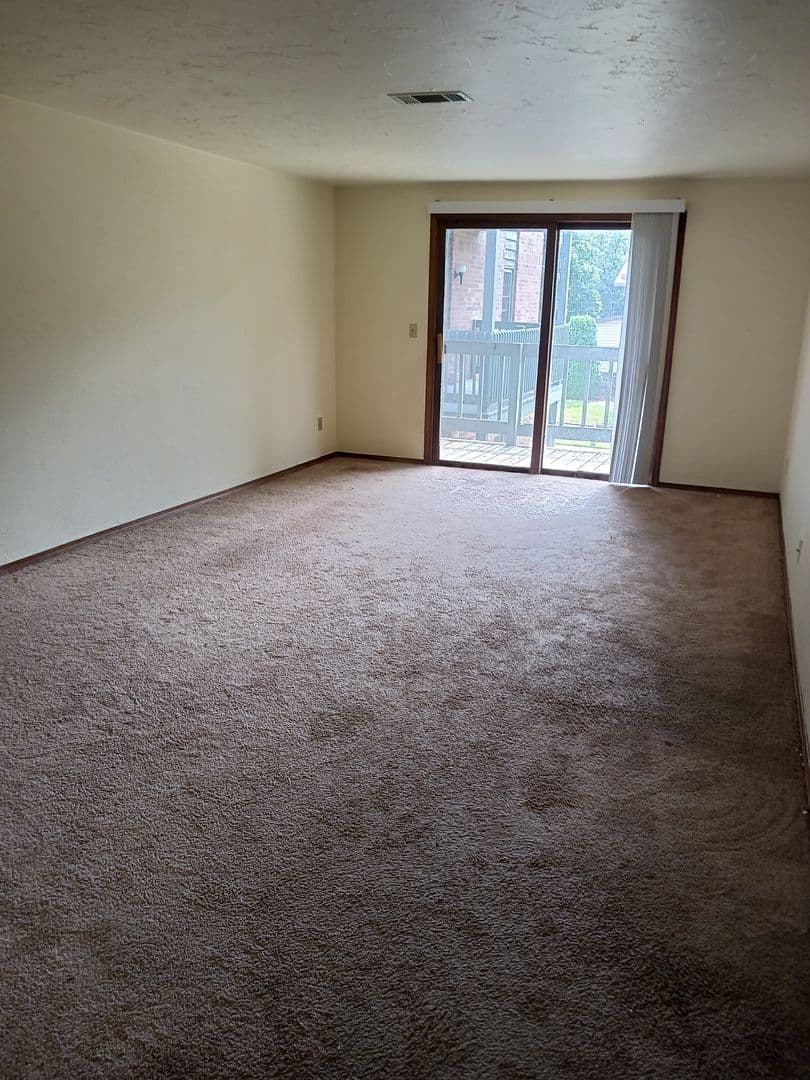 Green Bay Apartment: 2970 Mossy Oak Cir