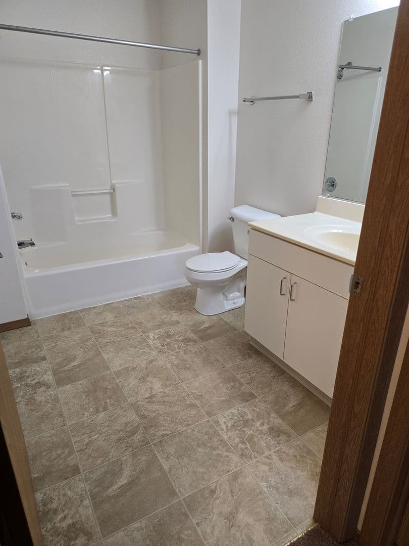 Plymouth Apartment: 225 S River Blvd