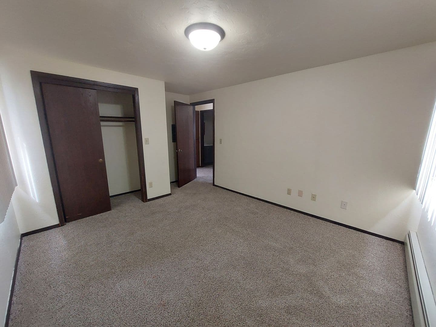Green Bay Apartment: 1398 Kingston Terrace
