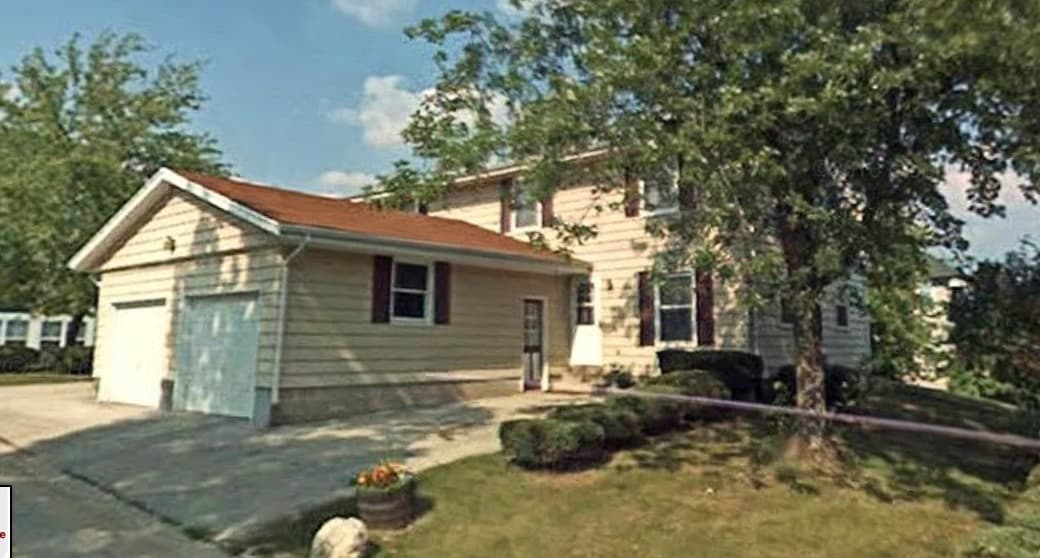 Brookfield Apartment: 1345 Dover Place