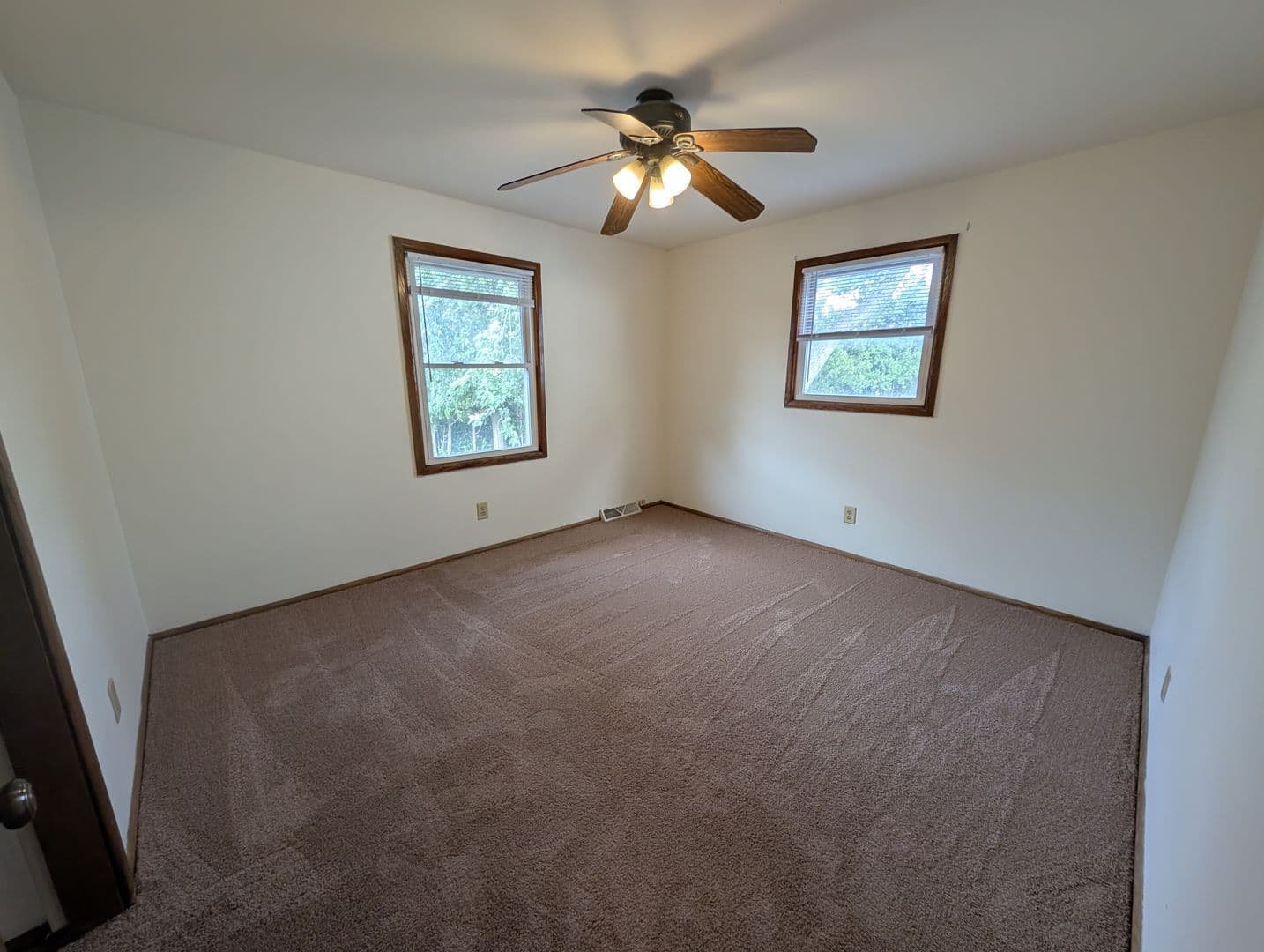 Brookfield Apartment: 1345 Dover Place
