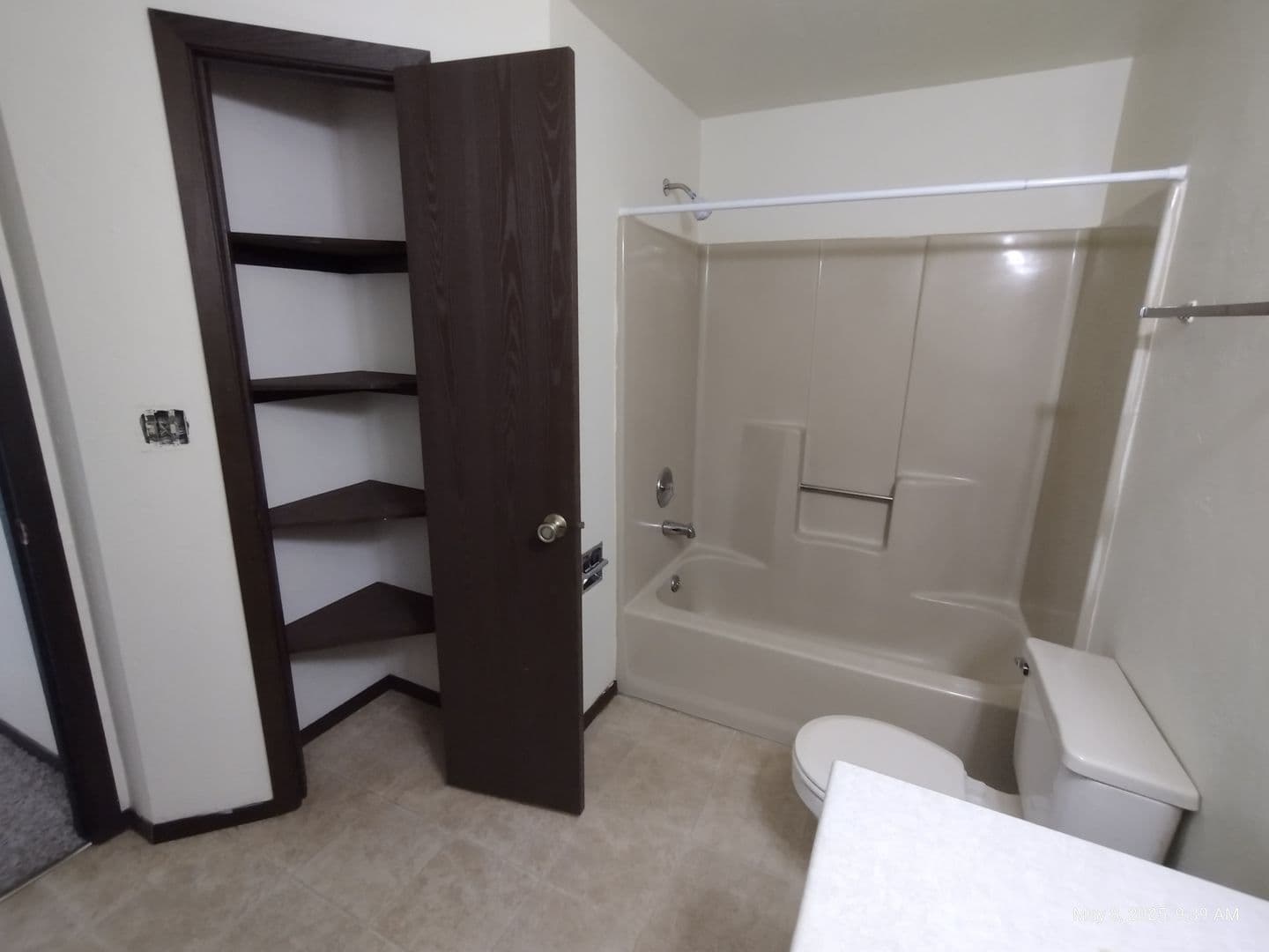 Green Bay Apartment: 1398 Kingston Terrace