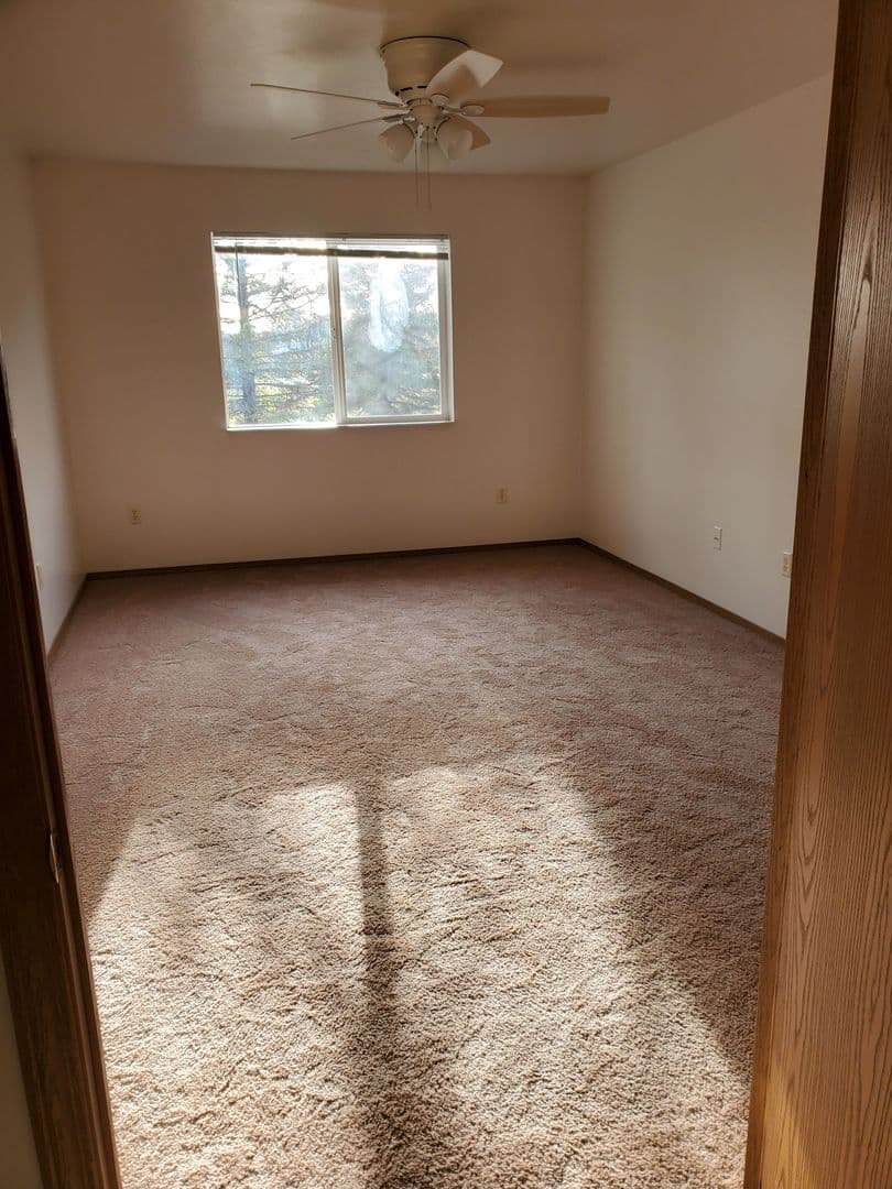 Plymouth Apartment: 225 S River Blvd