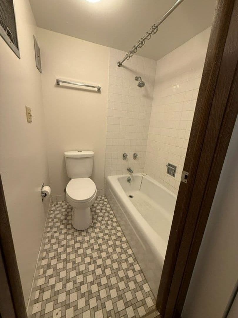 New Holstein Apartment: 2129 Randolph Ave