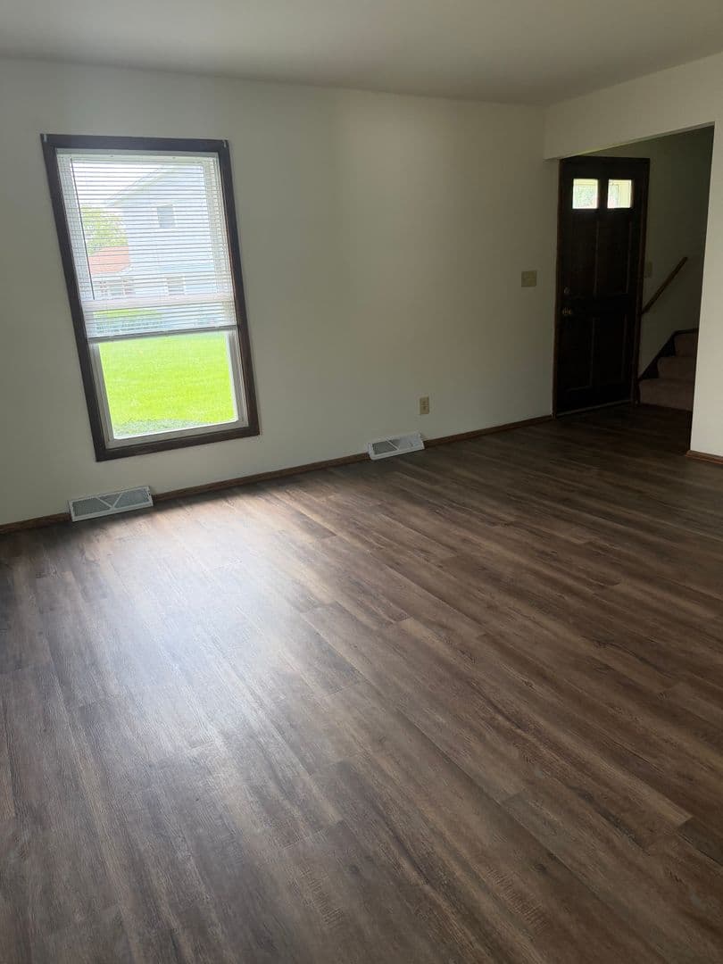 Brookfield Apartment: 1345 Dover Place