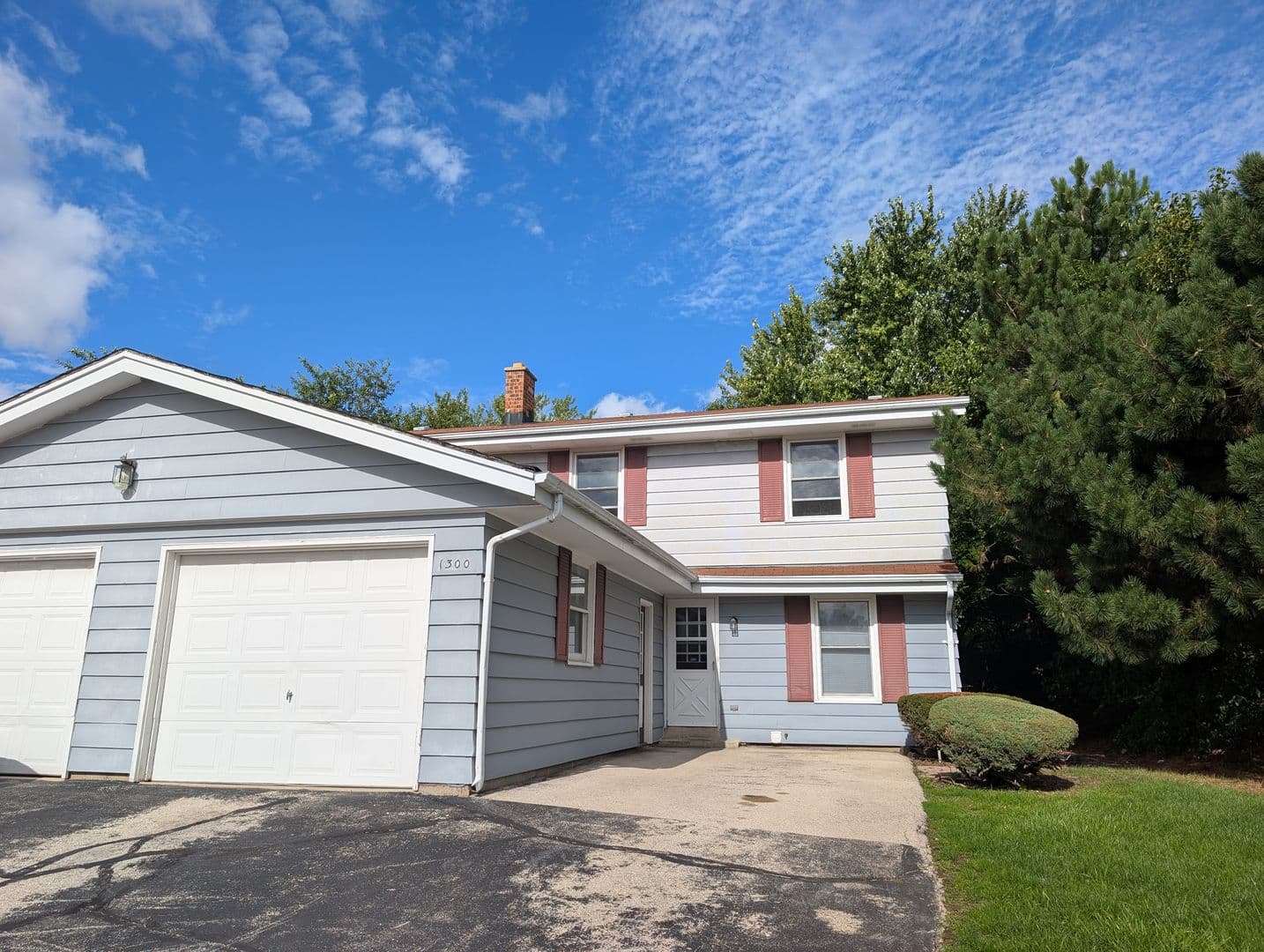 Brookfield Apartment: 1345 Dover Place