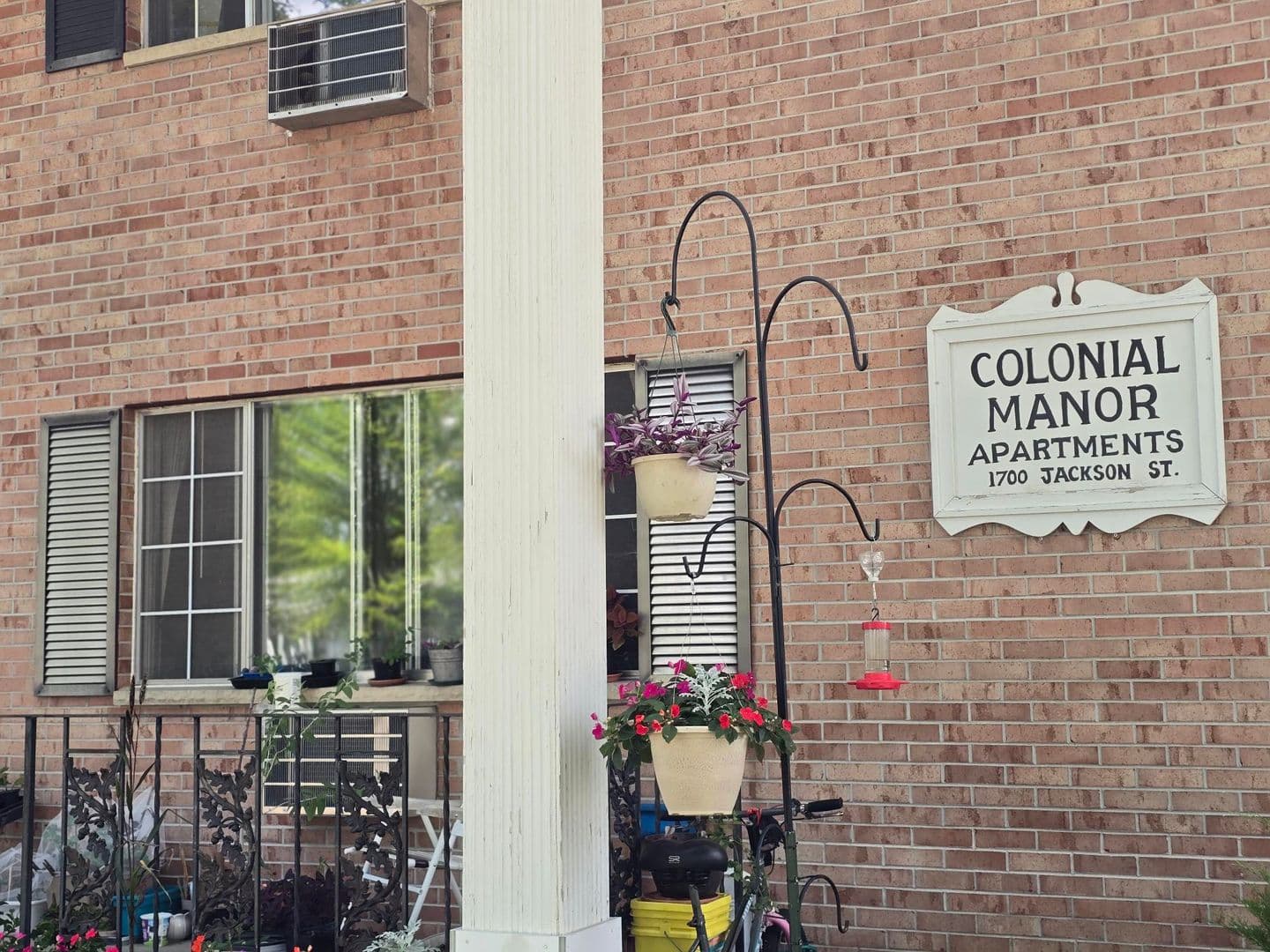 New Holstein Apartment: 1700 Jackson St