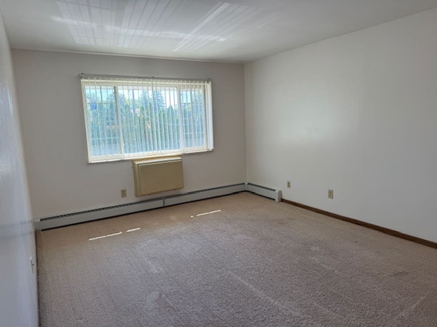 New Holstein Apartment: 2129 Randolph Ave