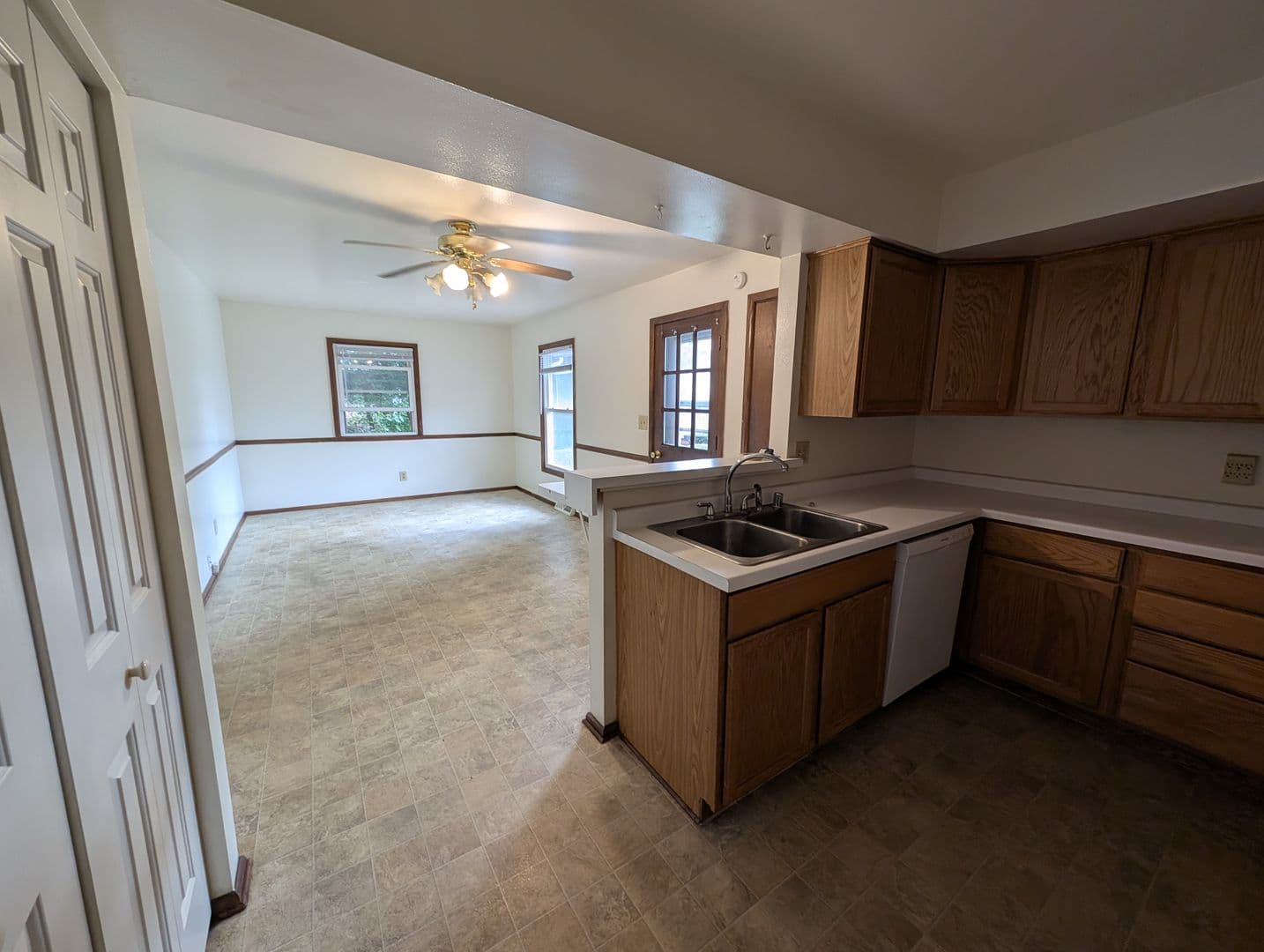 Brookfield Apartment: 1345 Dover Place