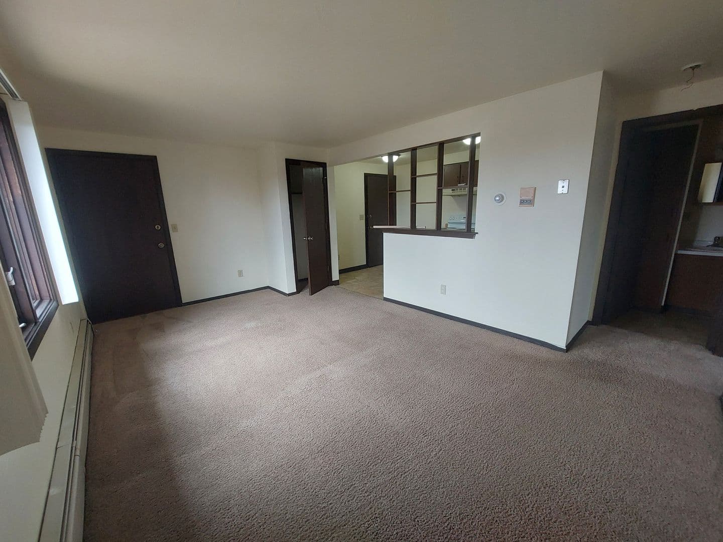 Green Bay Apartment: 1398 Kingston Terrace