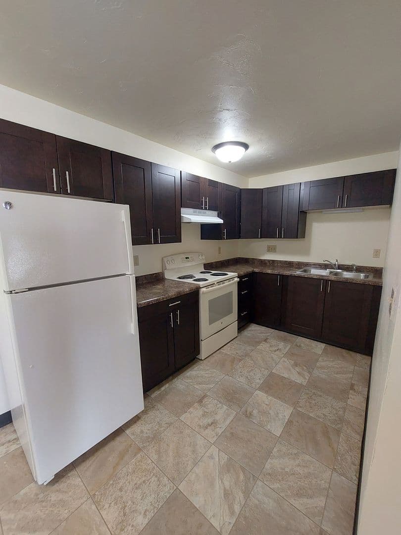 Green Bay Apartment: 1398 Kingston Terrace
