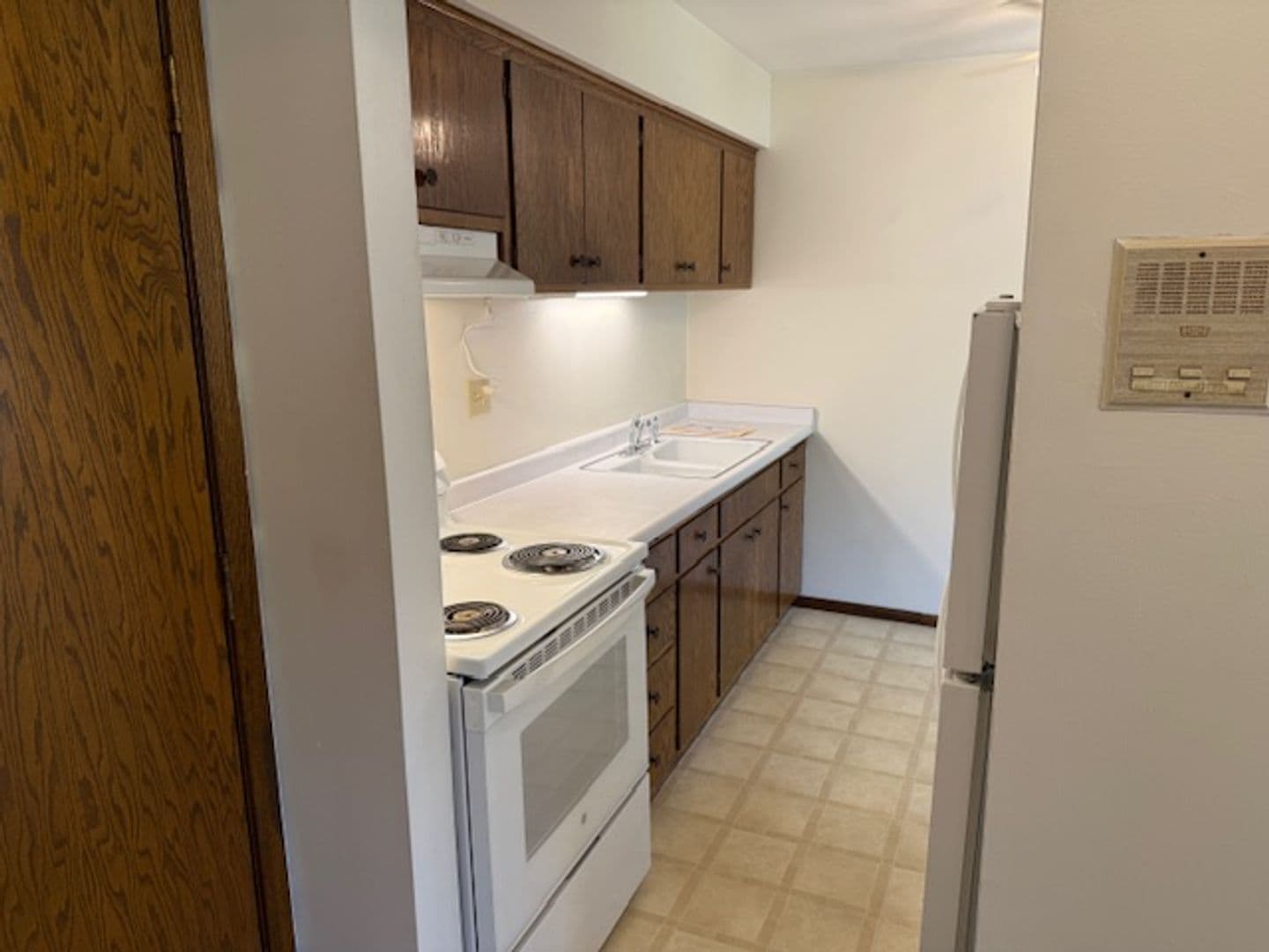 New Holstein Apartment: 2129 Randolph Ave