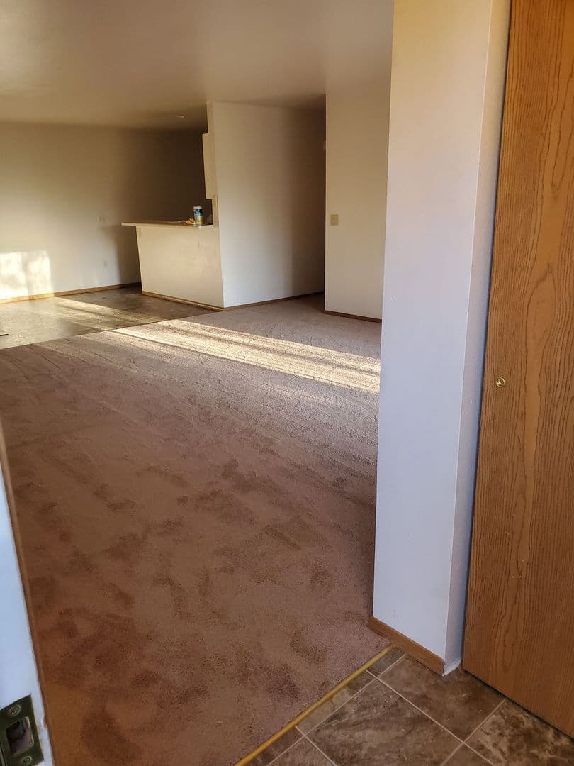 Plymouth Apartment: 225 S River Blvd