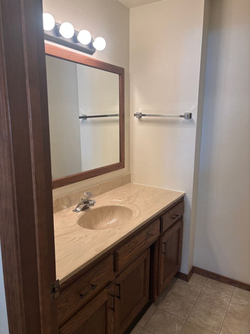 Appleton Apartment: Wiechmann Enterprises II LLC aka Nicolet Apartments