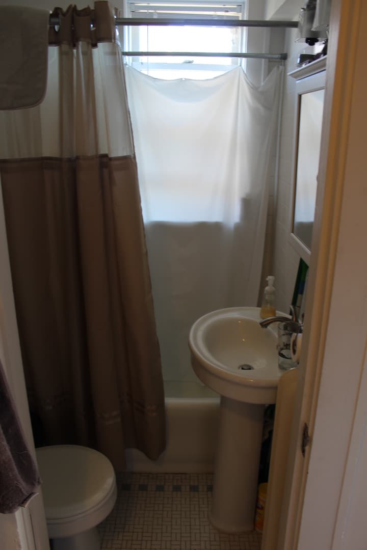 Milwaukee Apartment: 2583 N. Murray Ave.
