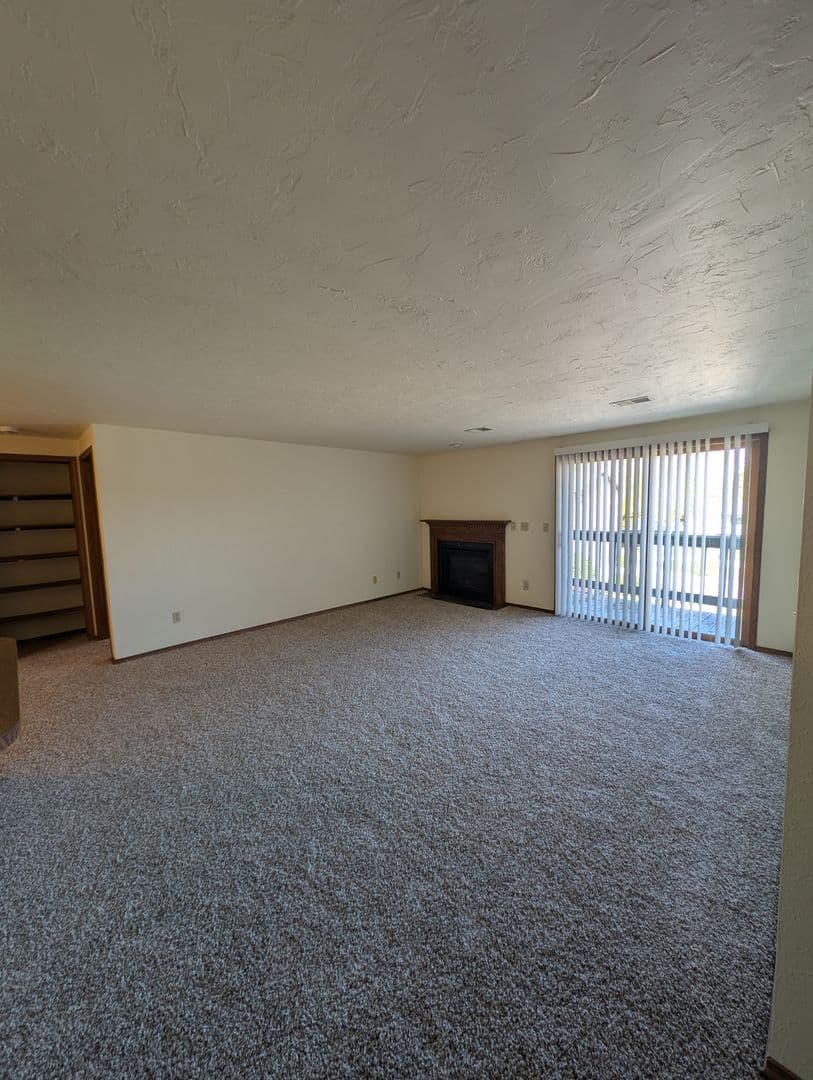 Green Bay Apartment: 2970 Mossy Oak Cir