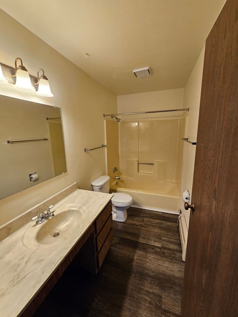 Appleton Apartment: 1201 East Gunn St # 5