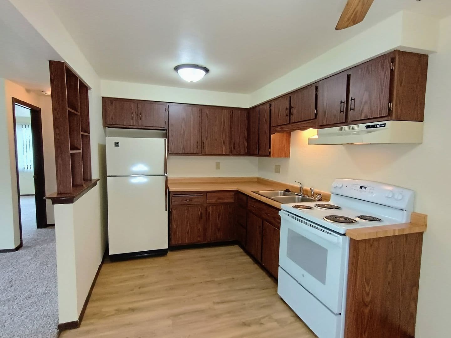 Green Bay Apartment: 1398 Kingston Terrace