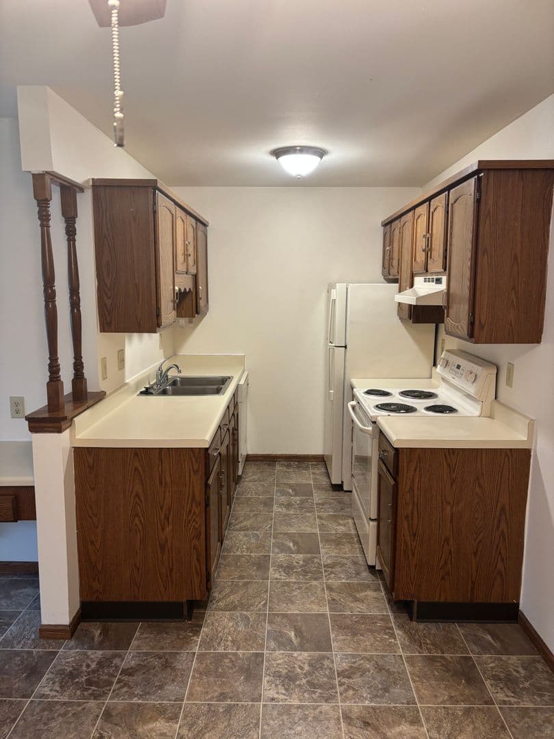 West Bend Apartment: 410 S River Rd