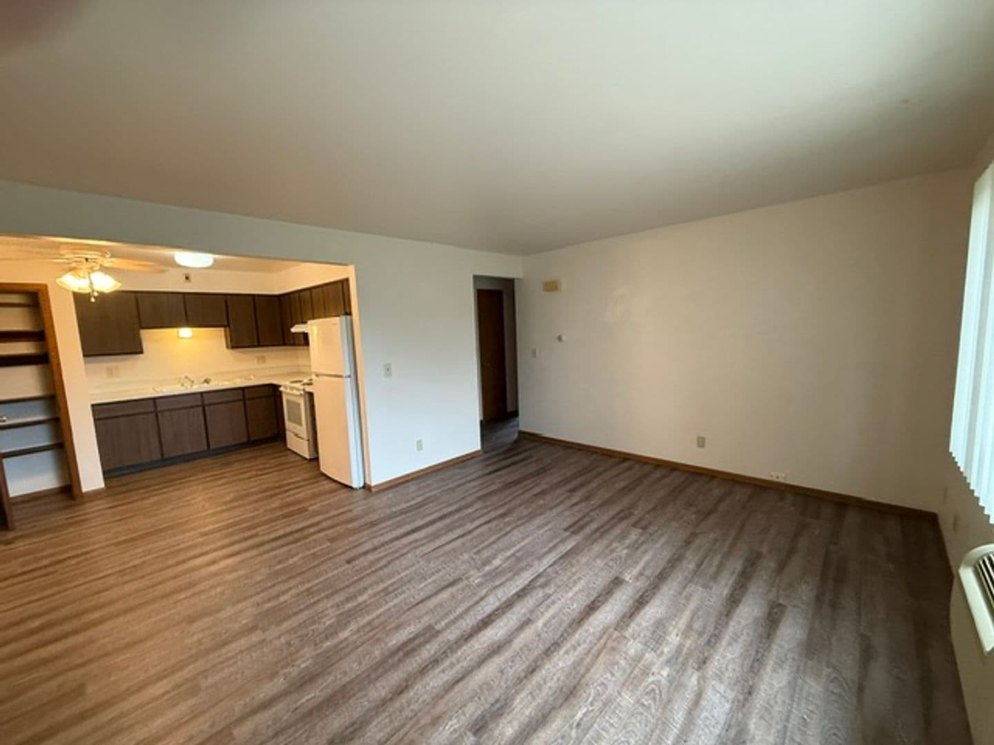 New Holstein Apartment: 1700 Jackson St