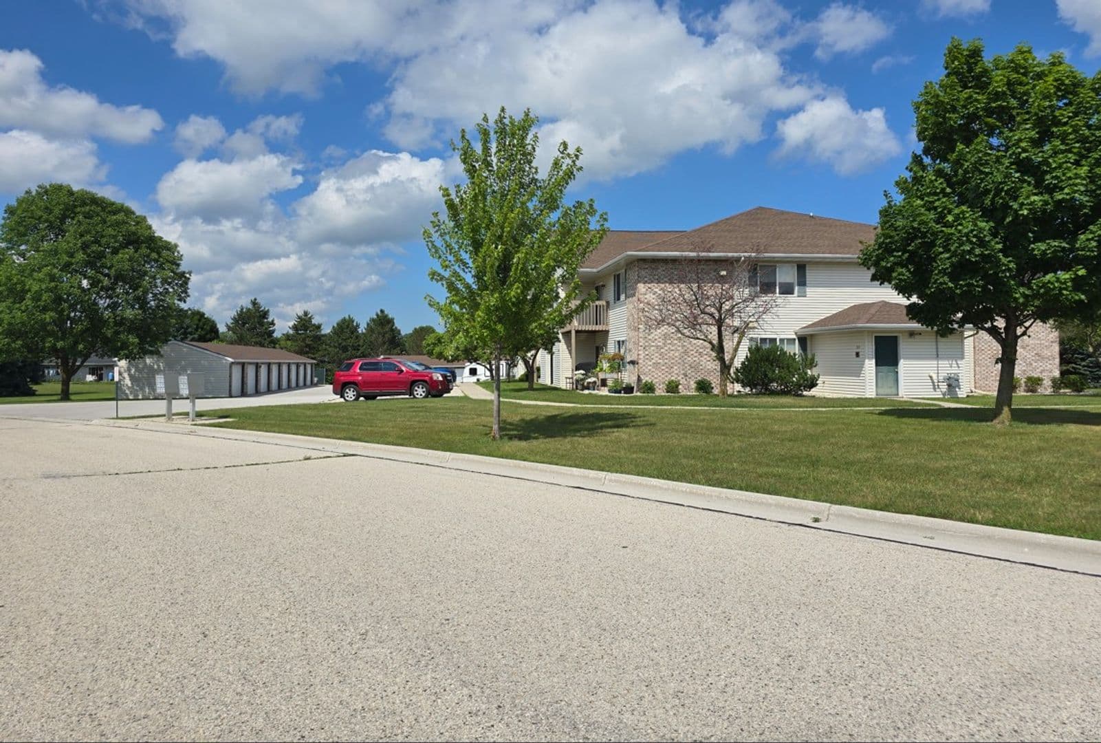 Plymouth Apartment: 225 S River Blvd