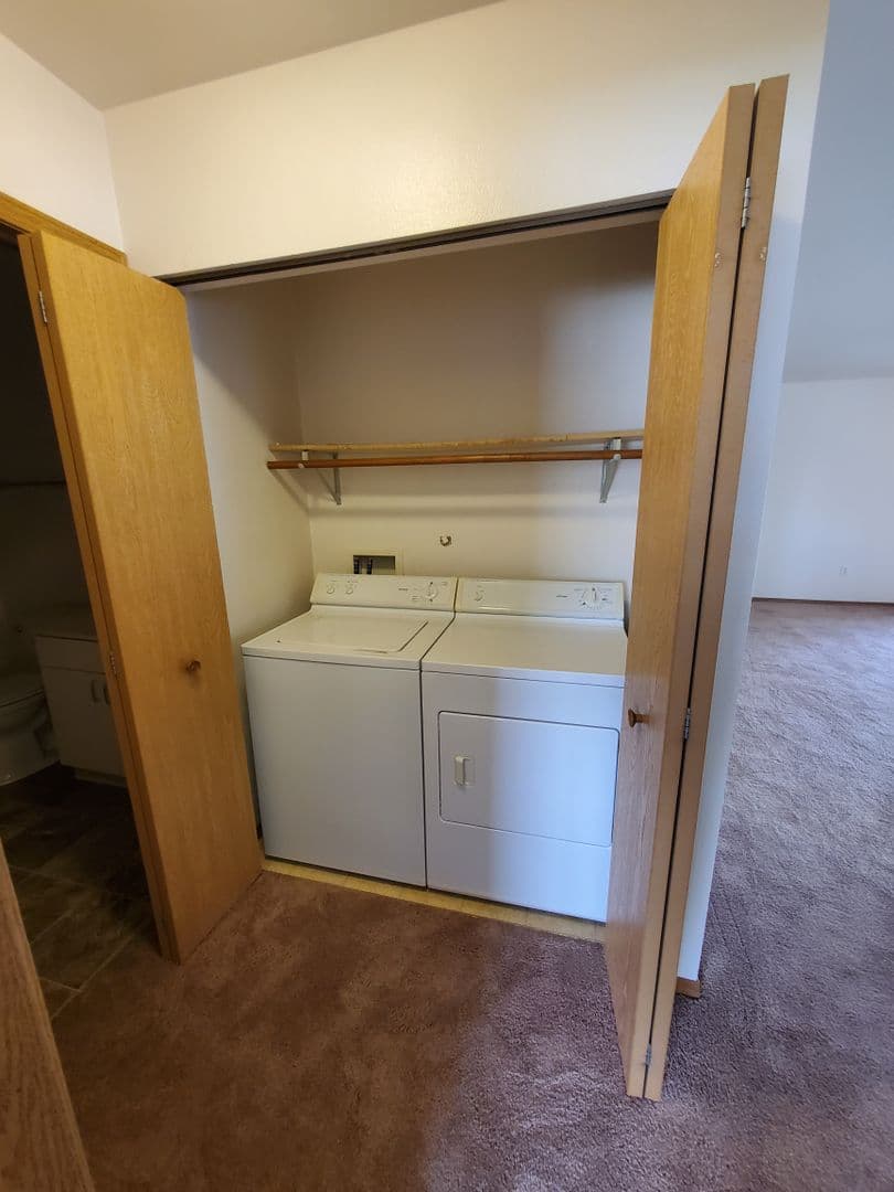 Plymouth Apartment: 225 S River Blvd