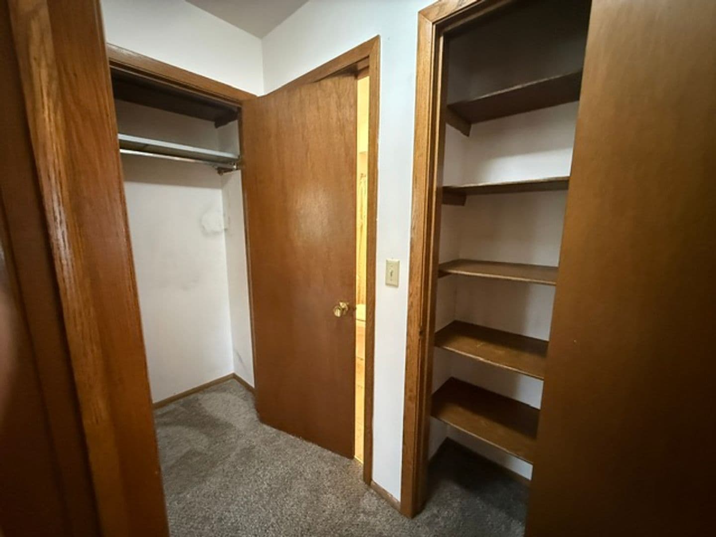New Holstein Apartment: 1700 Jackson St