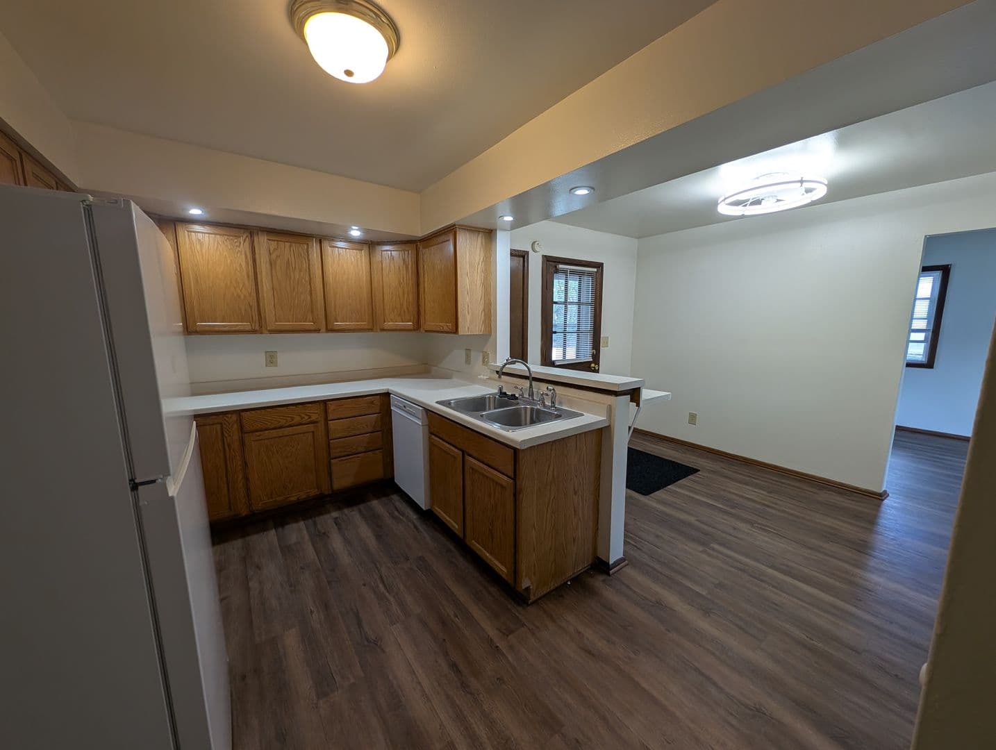 Brookfield Apartment: 1345 Dover Place
