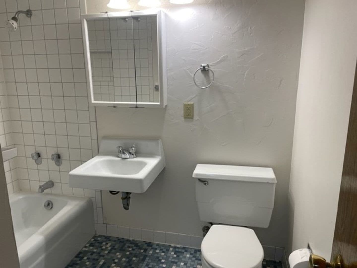 New Holstein Apartment: 2129 Randolph Ave