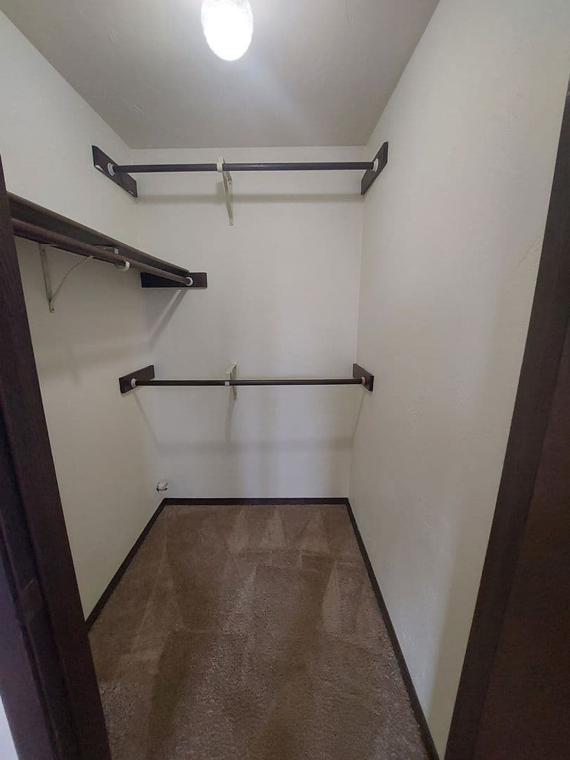 Green Bay Apartment: 1398 Kingston Terrace