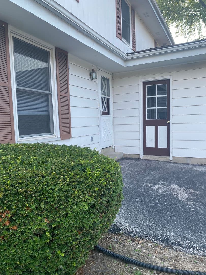 Brookfield Apartment: 1345 Dover Place