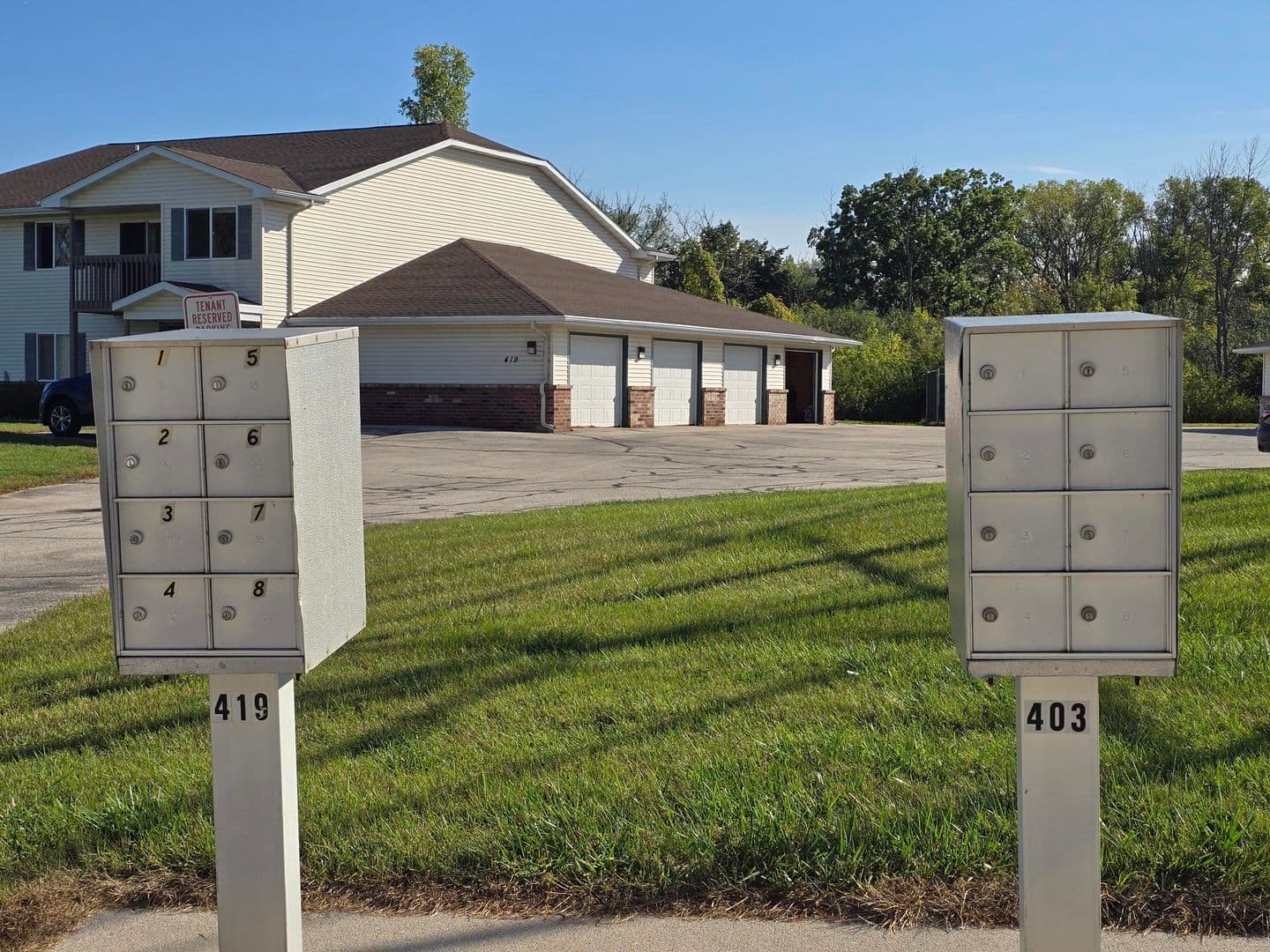 Plymouth Apartment: 225 S River Blvd