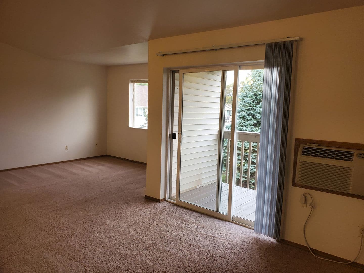 Plymouth Apartment: 225 S River Blvd
