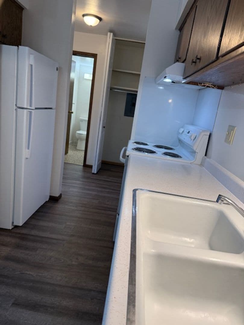 New Holstein Apartment: 2129 Randolph Ave